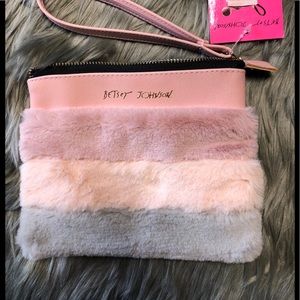 🕶 Pastel Faux Fur Betsey Johnson Sunglasses case